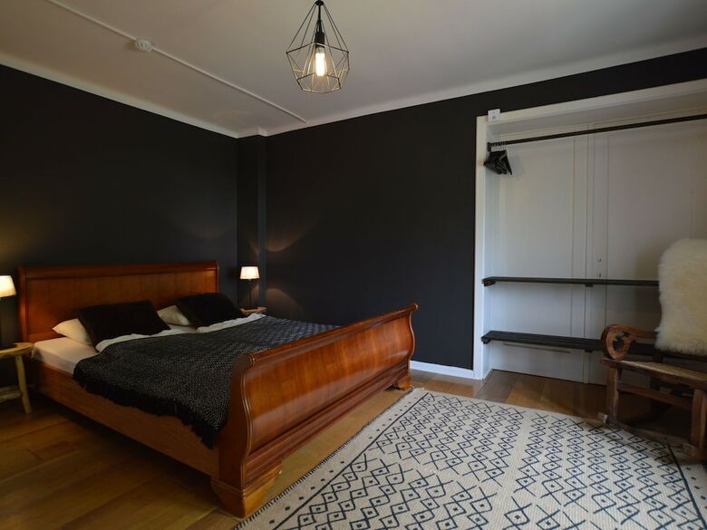 Beautiful Group House With Large Garden And 2 Terraces