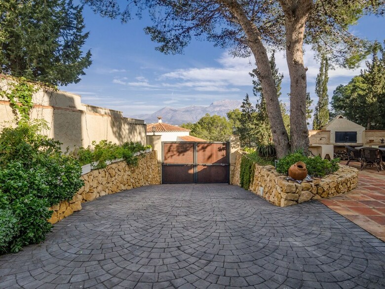 Luxury Villa With Private Pool And Jacuzzi In L'albir