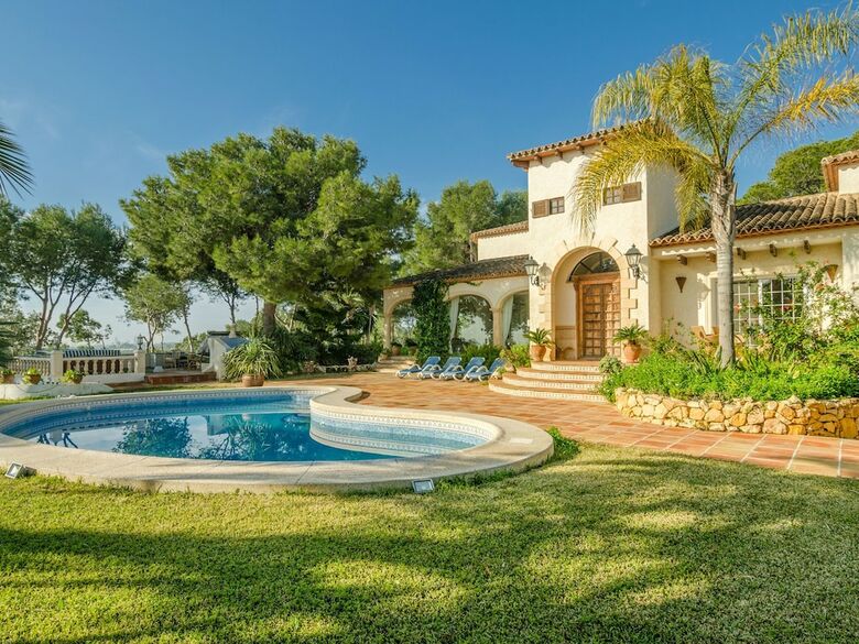 Luxury Villa With Private Pool And Jacuzzi In L'albir