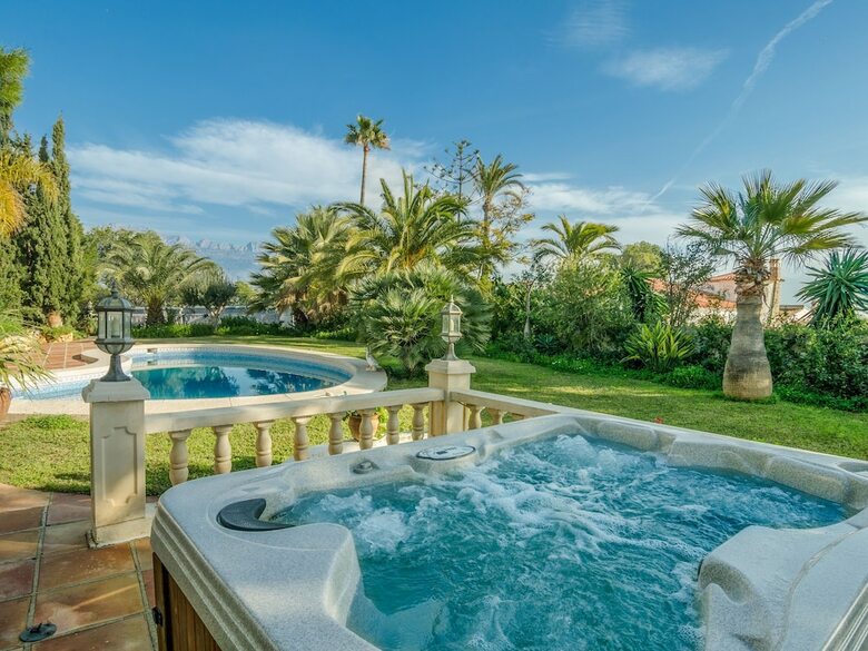 Luxury Villa With Private Pool And Jacuzzi In L'albir
