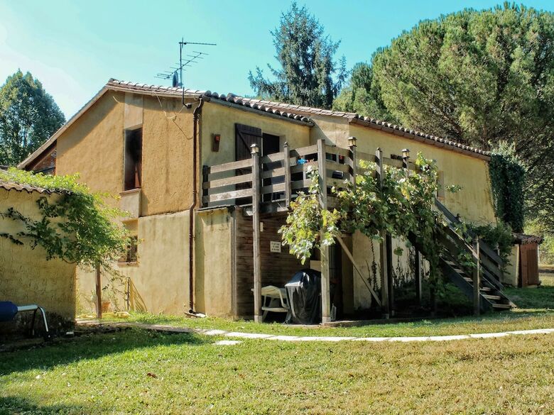 Spacious Holiday Home In Anglars-nozac With Swimming Pool