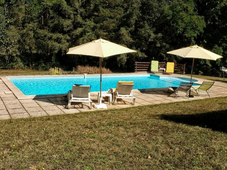 Spacious Holiday Home In Anglars-nozac With Swimming Pool