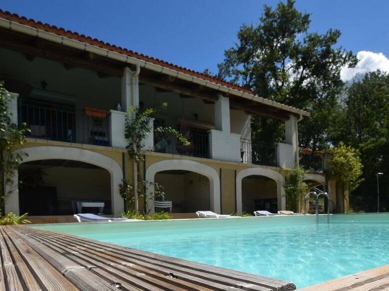 Charming Holiday Home Near River In Vallon-pont-d'arc