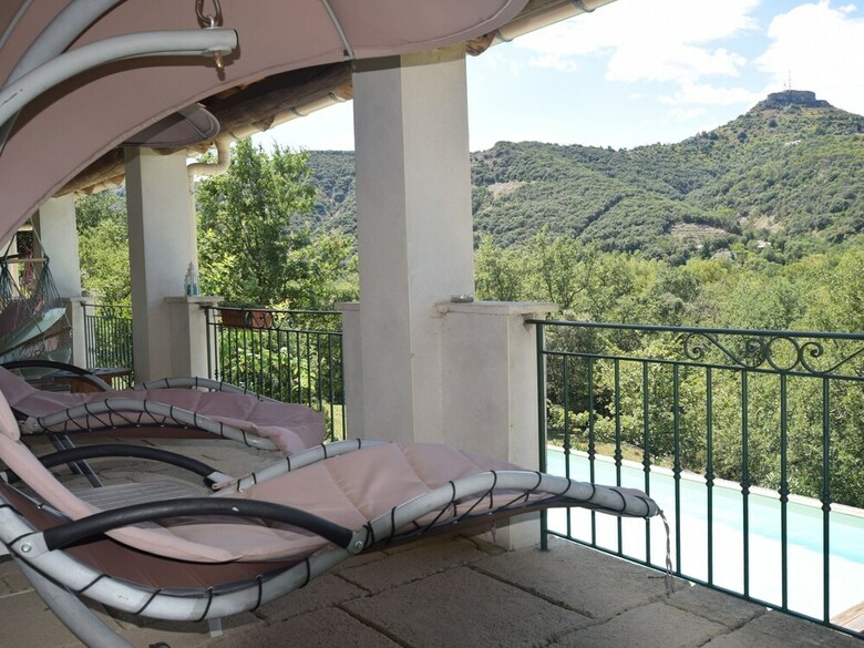 Charming Holiday Home Near River In Vallon-pont-d'arc