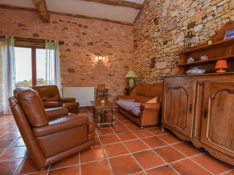 Lovely Holiday Home In Biron With Swimming Pool