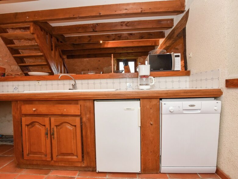 Lovely Holiday Home In Biron With Swimming Pool