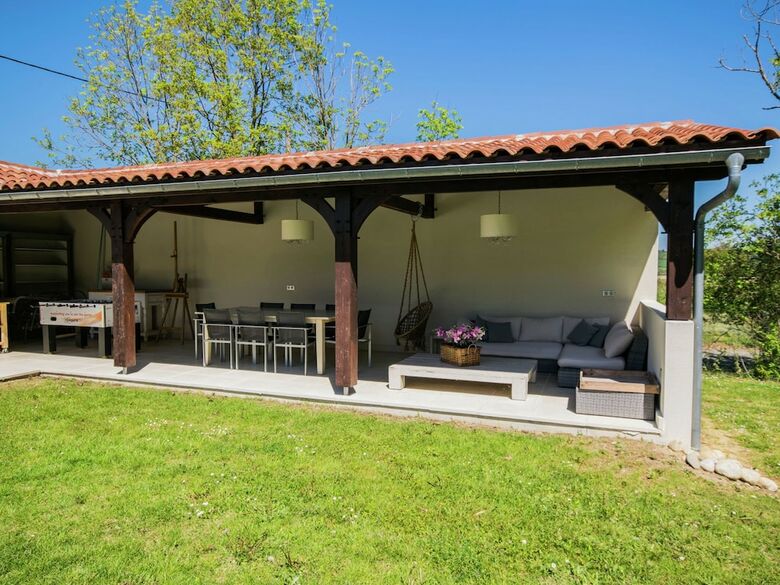 Luxurious Holiday Home In Buzon With Private Pool