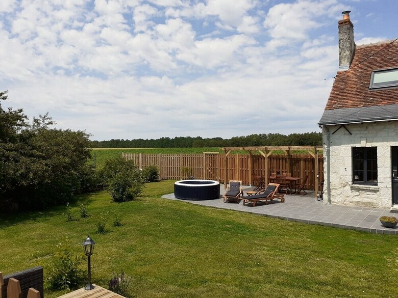 Chic Villa In La Chapelle-blanche-saint-martin With Jacuzzi