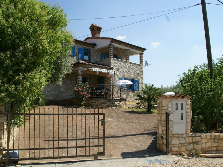 Lovely Villa In Ka?telir Croatia With Private Pool