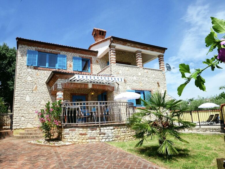 Lovely Villa In Ka?telir Croatia With Private Pool