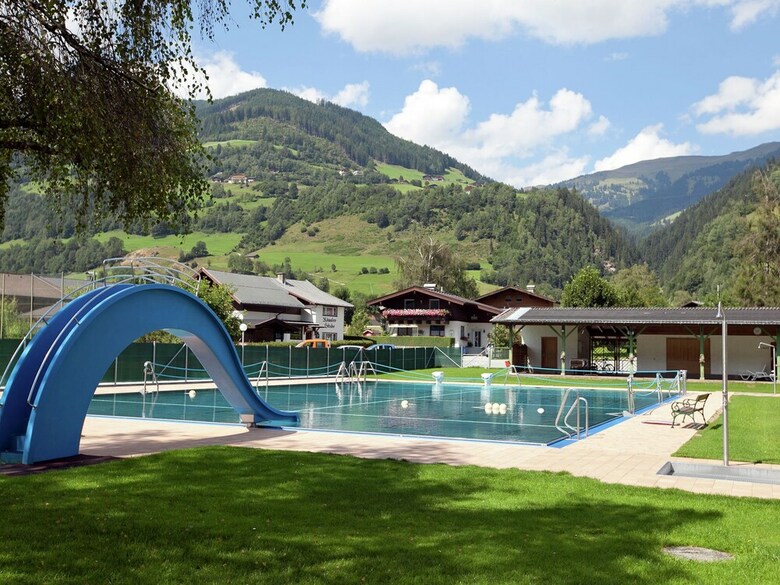 Cosy Chalet In M�hlbach With Private Garden