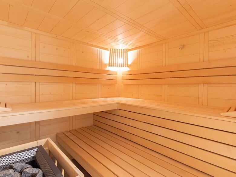Large Luxury Chalet, Ski Slopes And Center Accessible On Foot