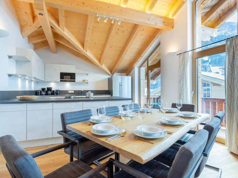 Large Luxury Chalet, Ski Slopes And Center Accessible On Foot