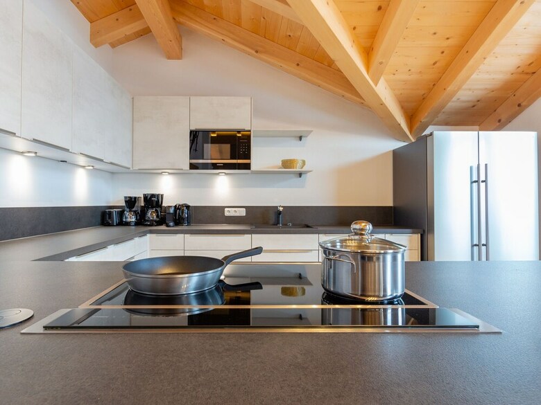 Large Luxury Chalet, Ski Slopes And Center Accessible On Foot