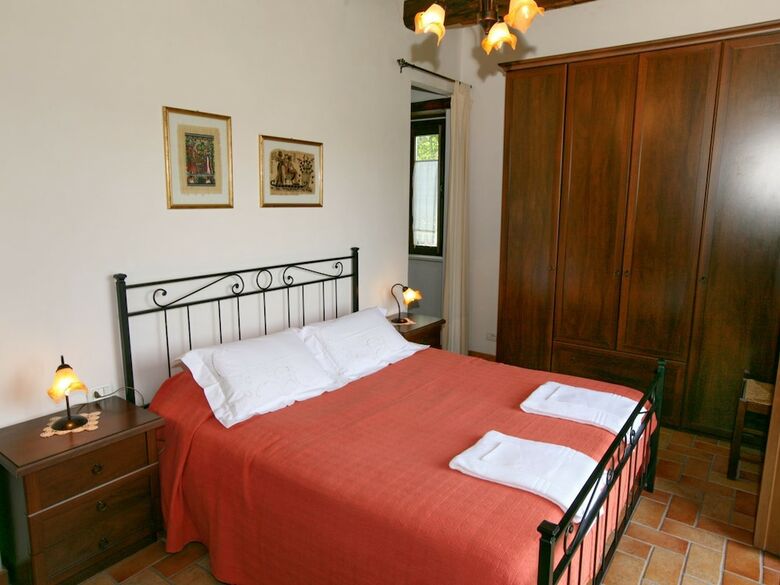 Vibrant Cottage Near Lake In Bomba