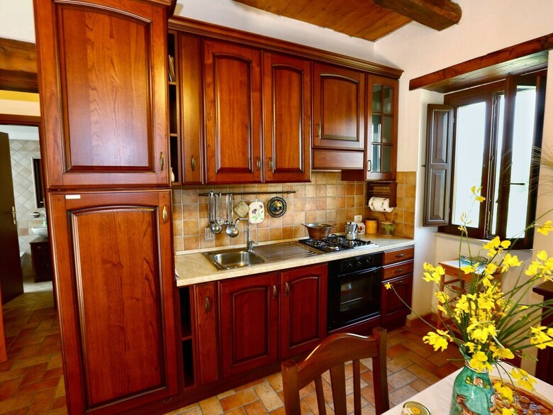 Vibrant Cottage Near Lake In Bomba
