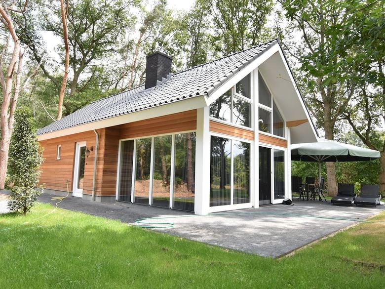 Exquisite Holiday Home In Reutum With Sauna