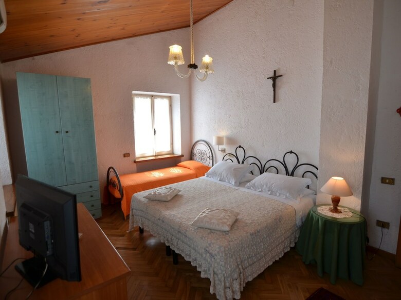 Villa From 1831 In Natural Environment, Strategic Location For Trips