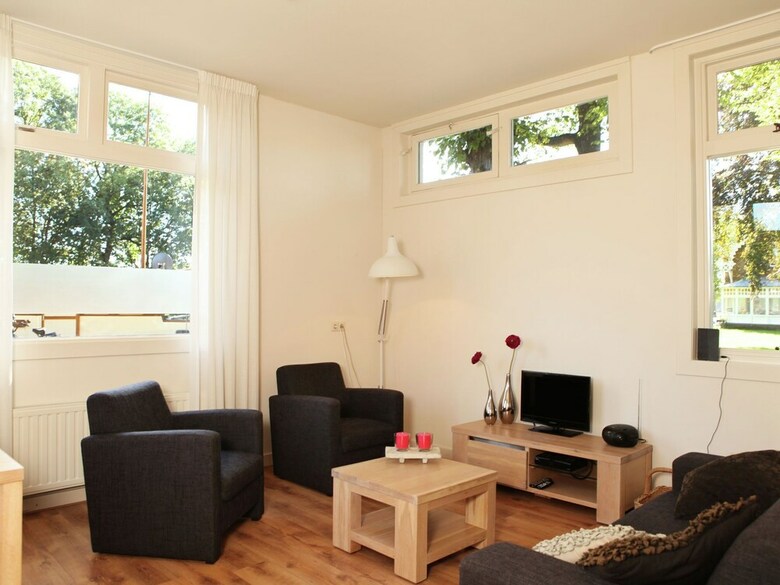 Cozy Holiday Home By The Canal In Dwingeloo