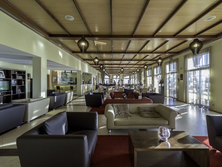 Spacious Villa In Alcantarilha With Private Swimming Pool