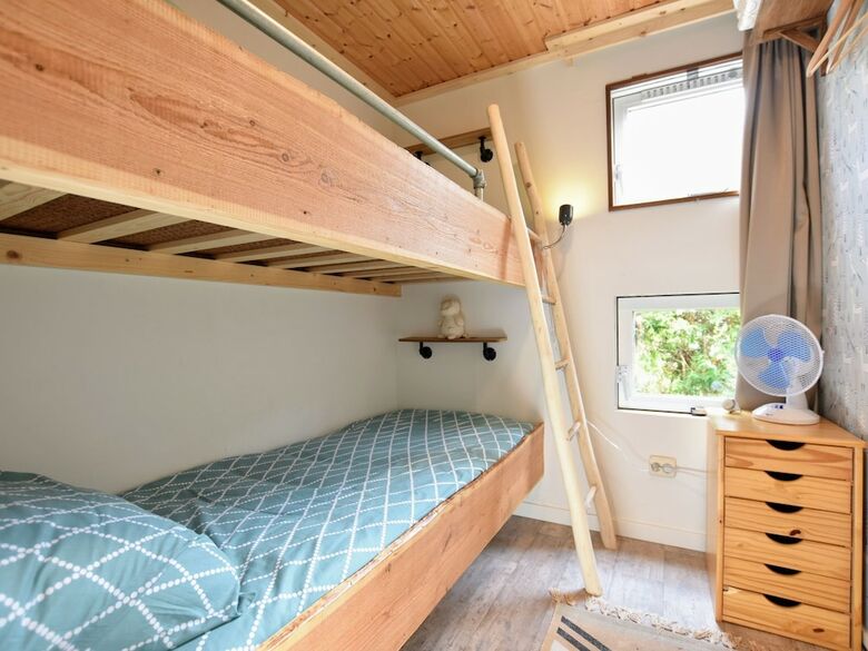 Tasteful Chalet With Veranda In The Veluwe