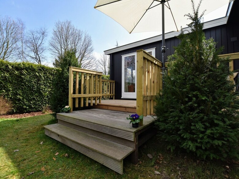 Tasteful Chalet With Veranda In The Veluwe