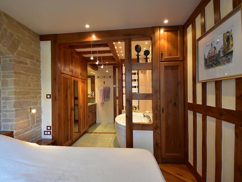 Cosy Apartment In Honfleur With A Private Garden