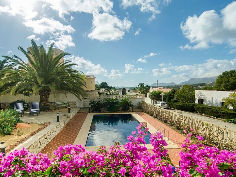 Gorgeous Villa With Private Pool And Near Golf Course And Beach