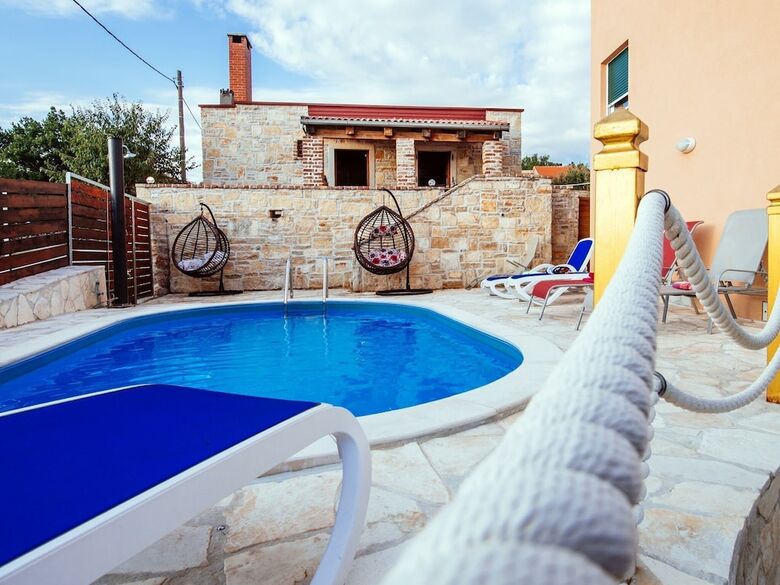 Splendid Holiday Home In Jasenice With Swimming Pool