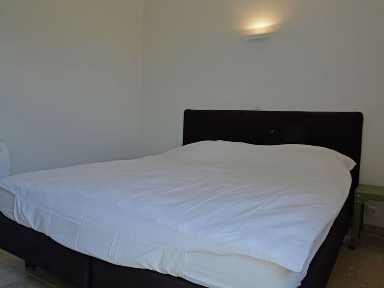 Vibrant Villa In Malauc�ne With Private Garden