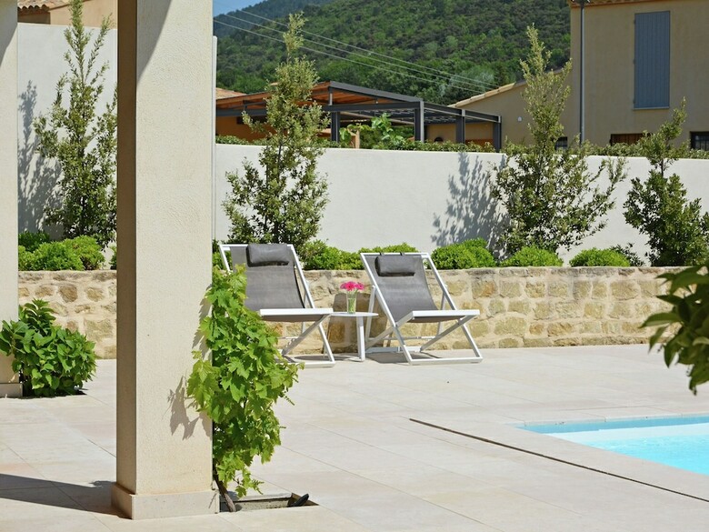 Vibrant Villa In Malauc�ne With Private Garden