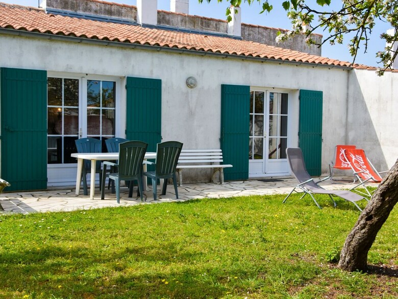 Spacious Holiday Home Near Sea In Loix