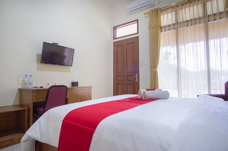 Hotel Reddoorz Plus @ Pancer Door Beach
