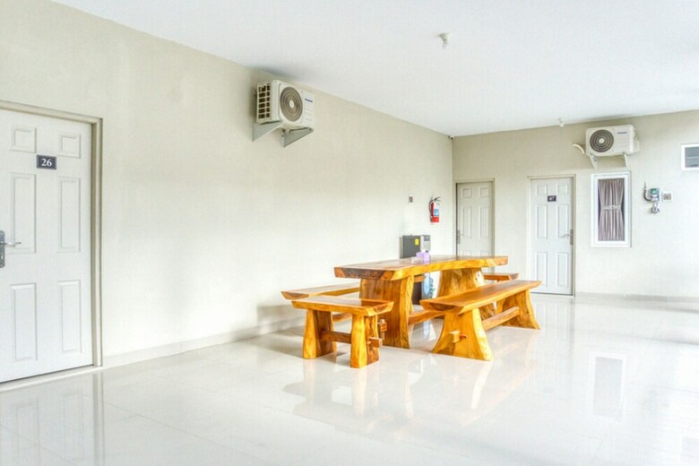 Hotel Reddoorz @ Plemburan Jakal 2