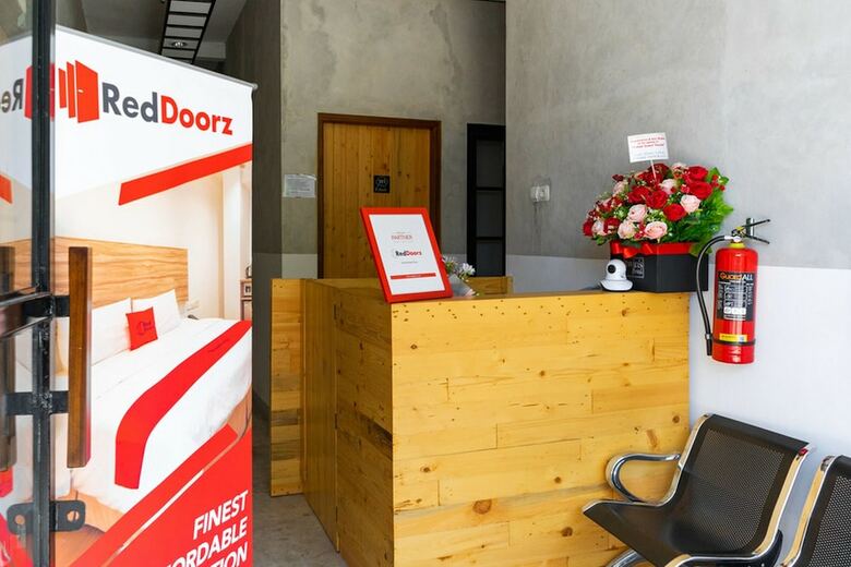 Hotel Reddoorz Near Sam Poo Kong 3