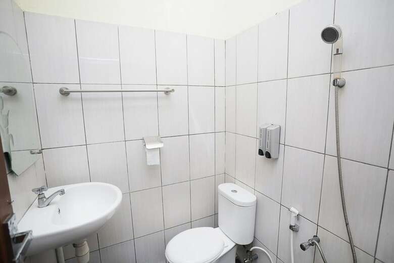 Hotel Reddoorz Near Bundaran Garuda 2