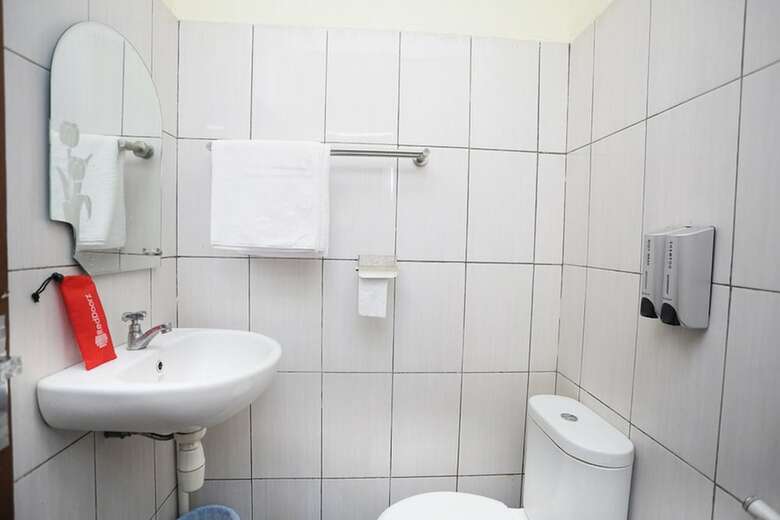 Hotel Reddoorz Near Bundaran Garuda 2