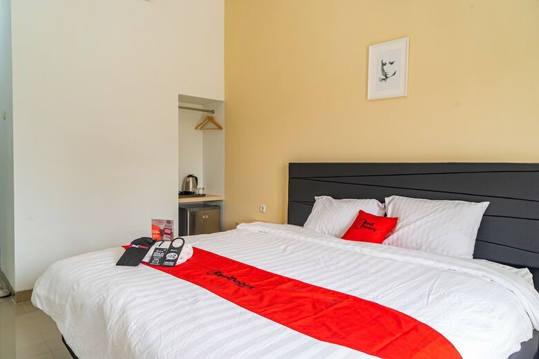 Hotel Reddoorz Plus Near Teras Kota 3