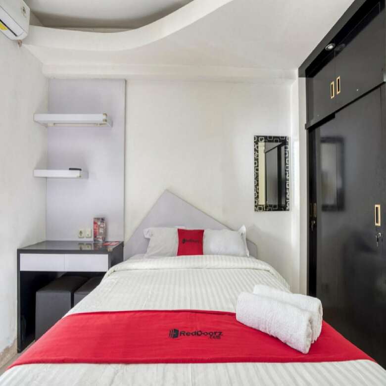 Reddoorz Apartment @ Green Bay Pluit