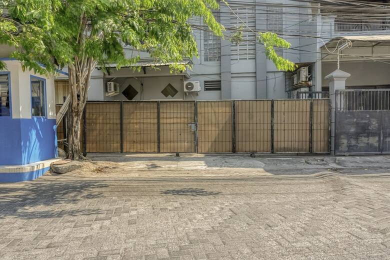 Hotel Reddoorz Near Widya Mandala University