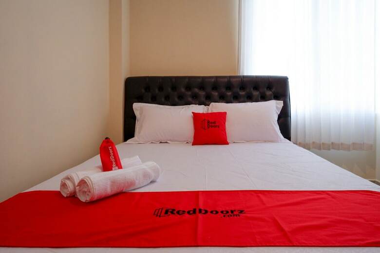 Hotel Reddoorz Near Millenium Waterpark Palu