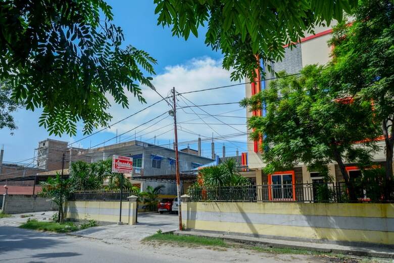 Hotel Reddoorz Near Millenium Waterpark Palu