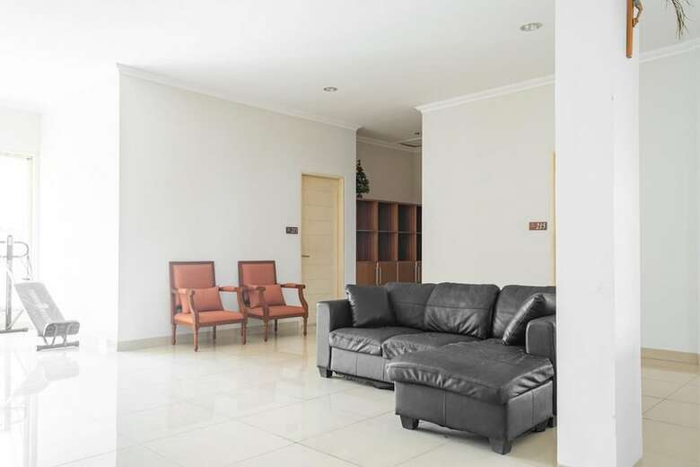 Hotel Reddoorz Near Siloam Karawaci 3