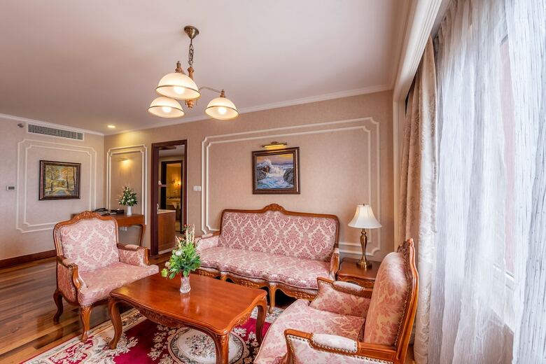 Grand Hotel Saigon