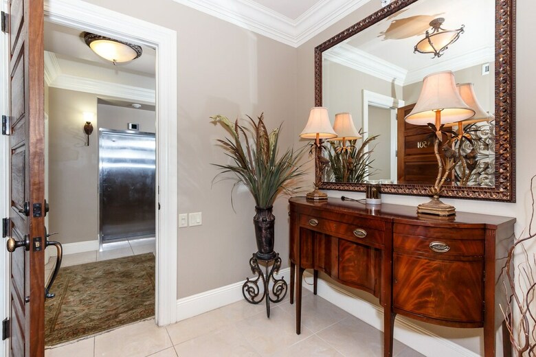 South Beach 501 By Brooks And Shorey Resorts