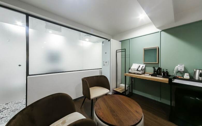Gray 194 Hotel