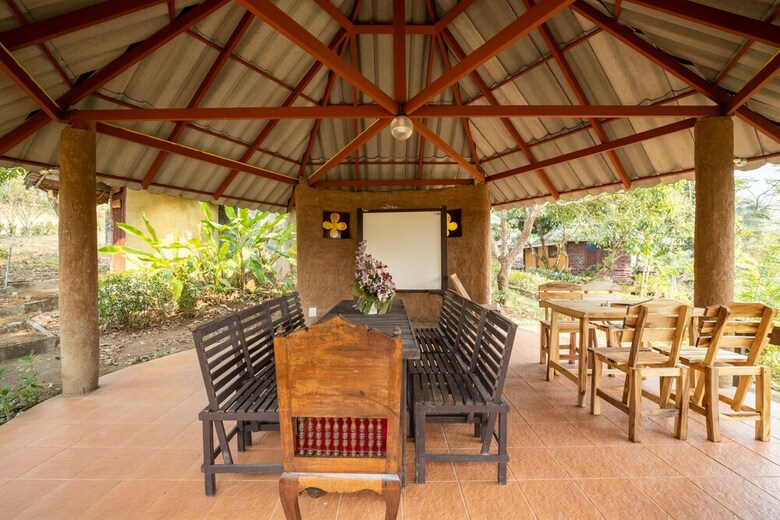 Hotel Oyo 766 Zompo Baan Din Resort