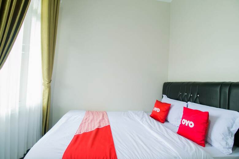 Hostal Oyo 1078 Fakhira Residence