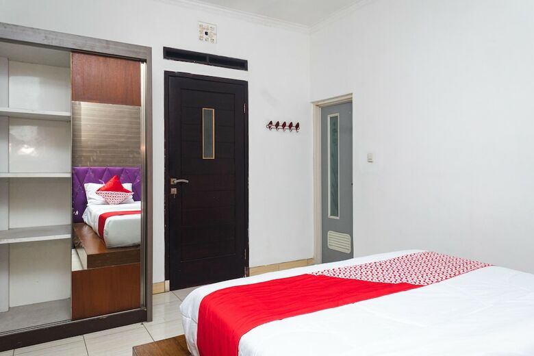 Hostal Oyo 681 Wisma Family Raya
