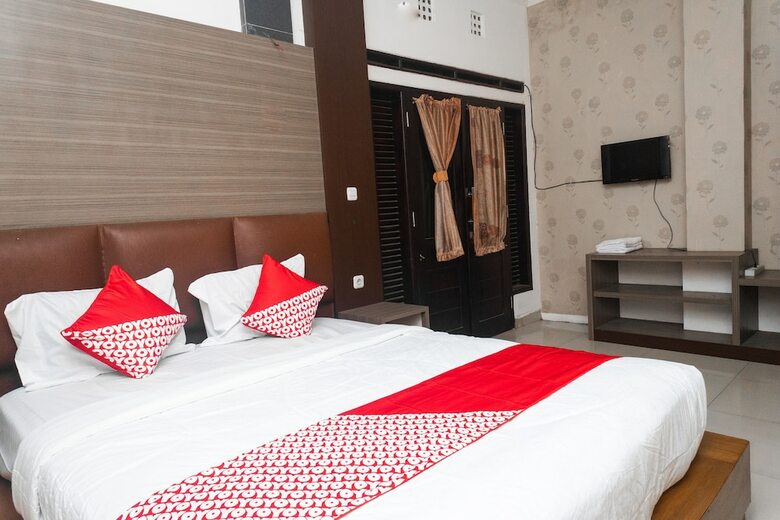 Hostal Oyo 681 Wisma Family Raya